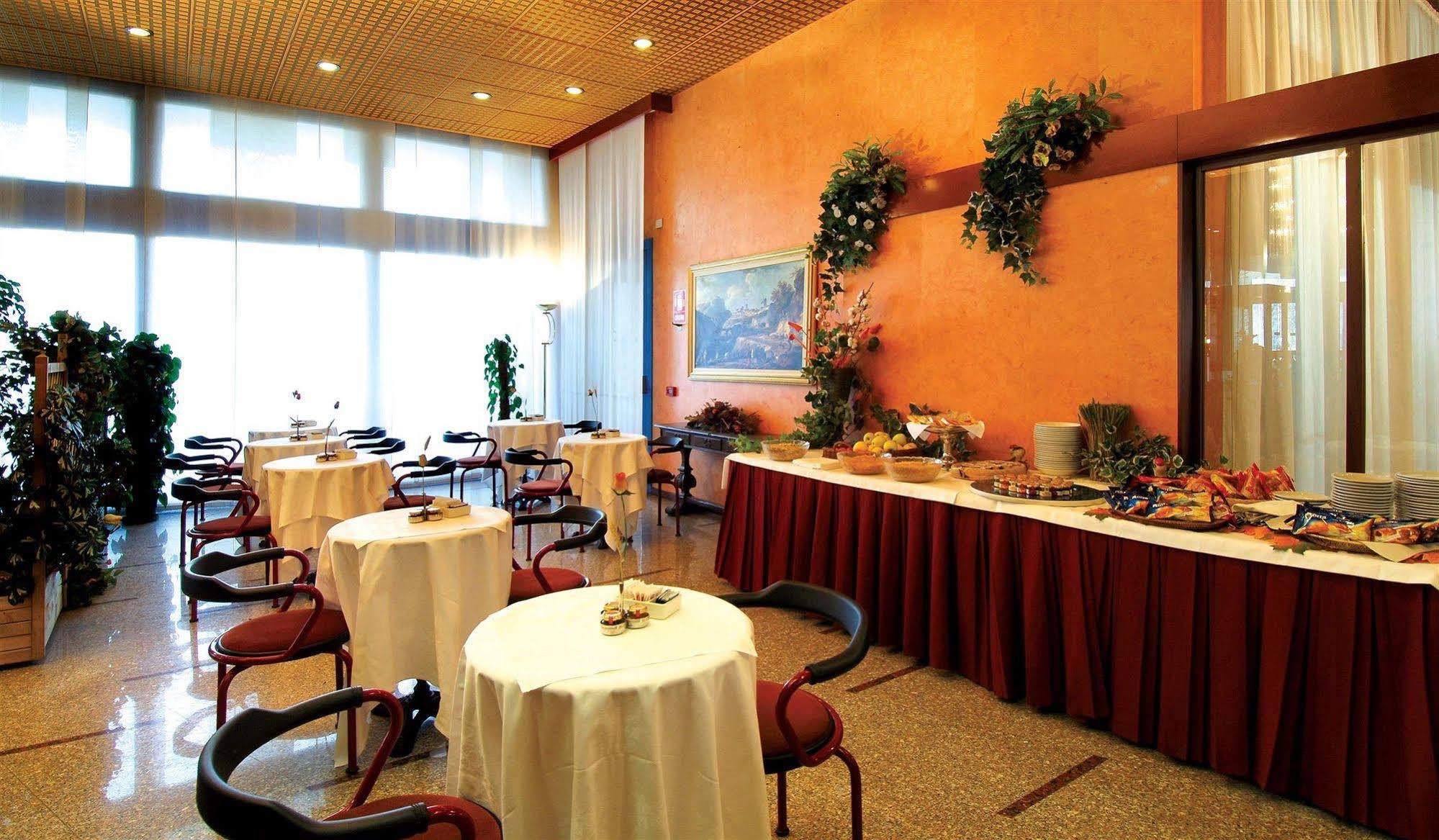 Unaway Hotel & Residence Quark Due Milano Bagian luar foto