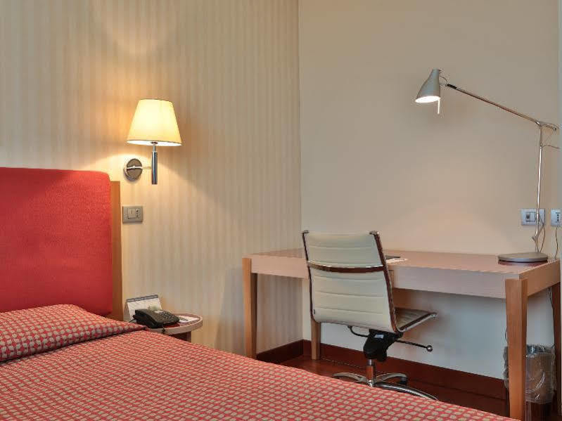 Unaway Hotel & Residence Quark Due Milano Bagian luar foto