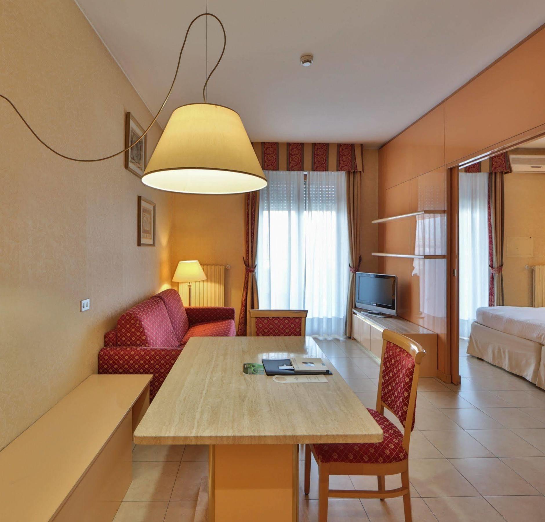 Unaway Hotel & Residence Quark Due Milano Bagian luar foto