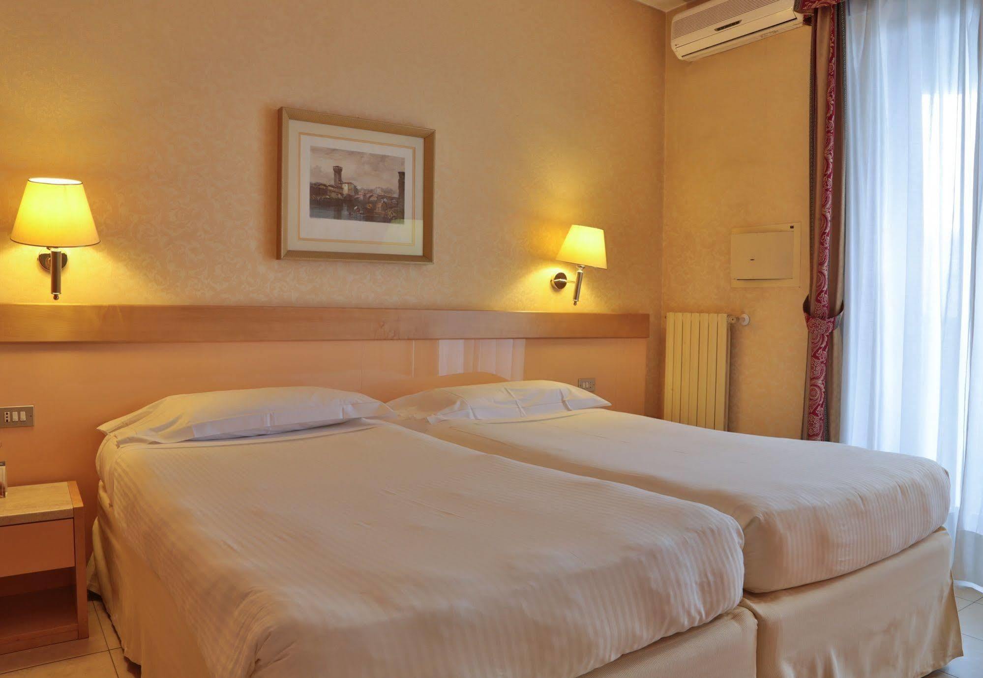 Unaway Hotel & Residence Quark Due Milano Bagian luar foto