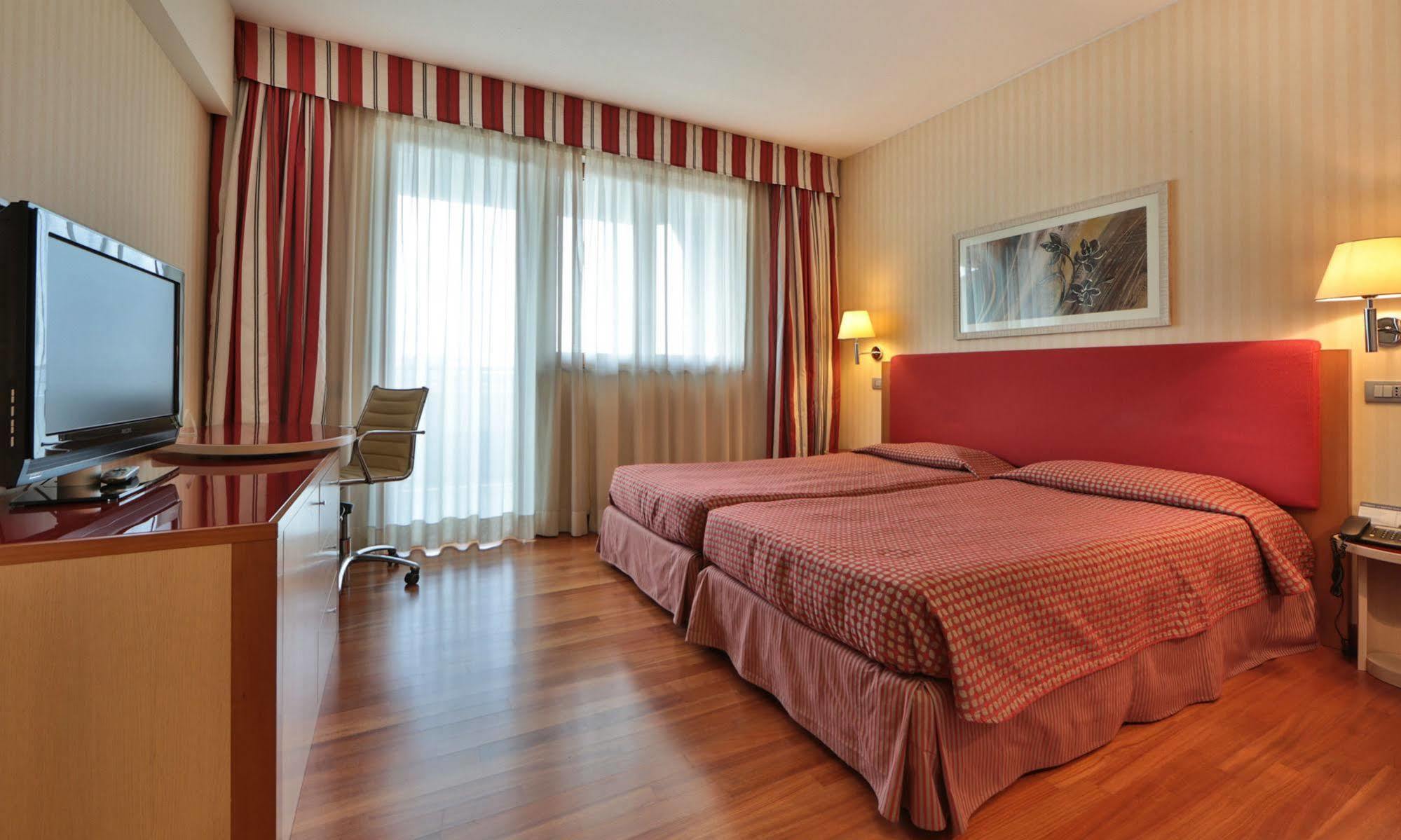 Unaway Hotel & Residence Quark Due Milano Bagian luar foto