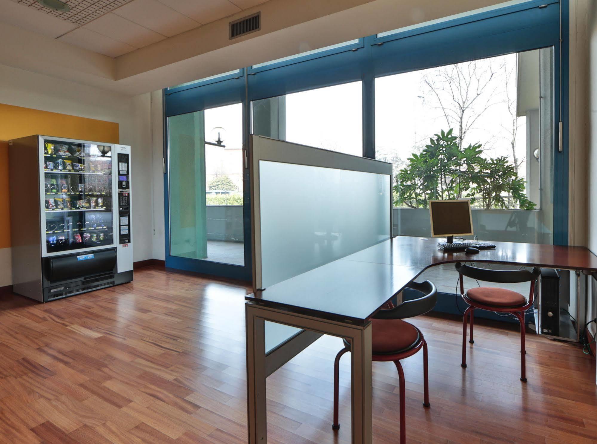 Unaway Hotel & Residence Quark Due Milano Bagian luar foto