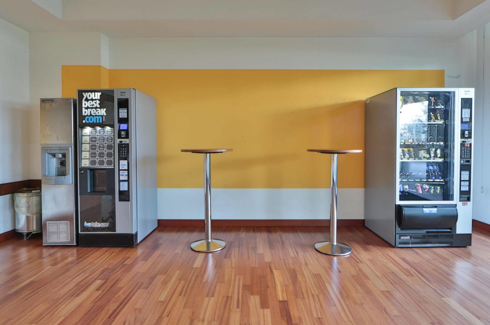 Unaway Hotel & Residence Quark Due Milano Bagian luar foto